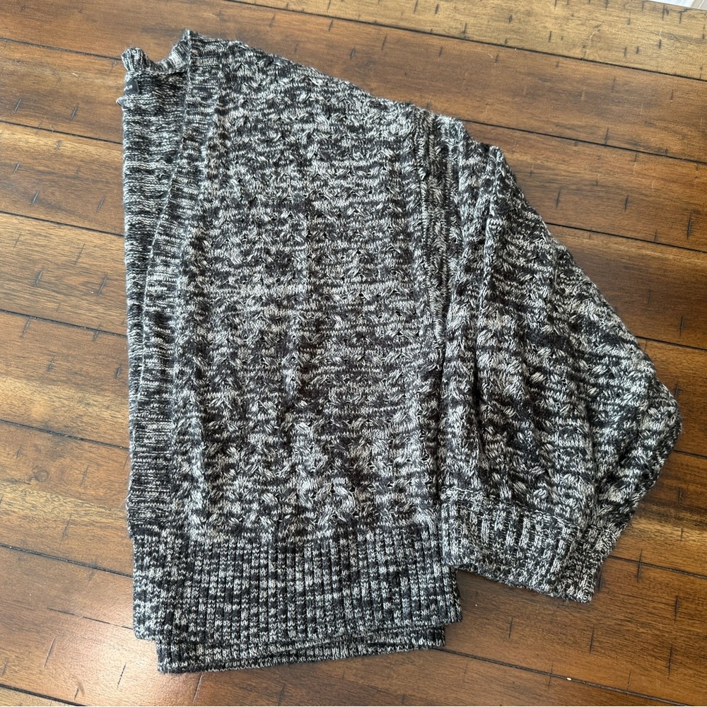 Kendall & Kylie Black and Gray Crewneck Sweater